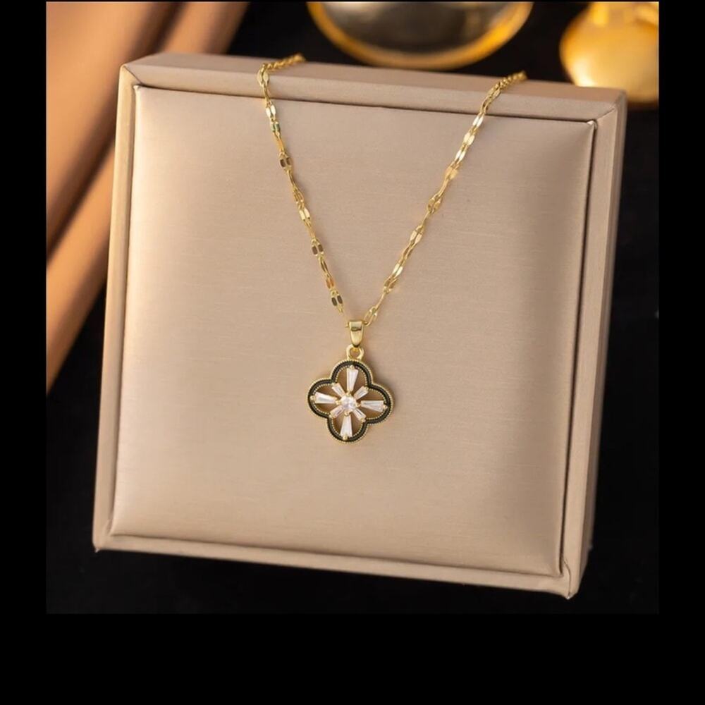Gold Plated Four Leaf Clover Pendant Necklace - Picture 4 of 9